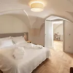 Palazzo Dei Tolomei Bed and Breakfast