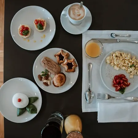 Palazzo Dei Tolomei 4* Лечче